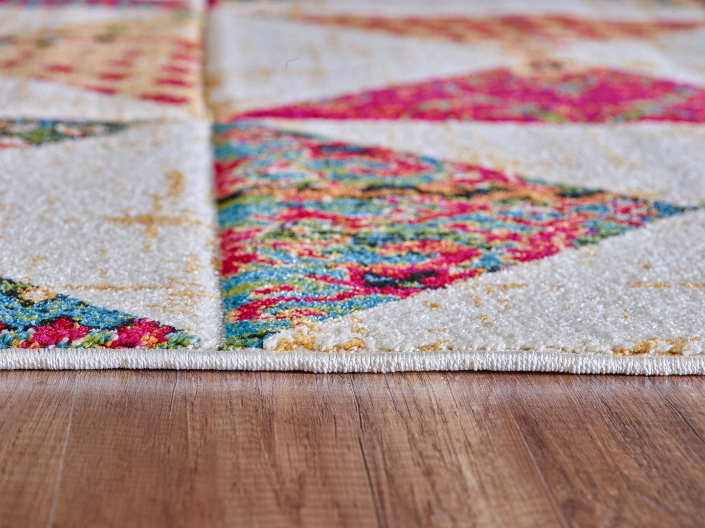  Tapis tendance  multicolore pour salon Tolisso